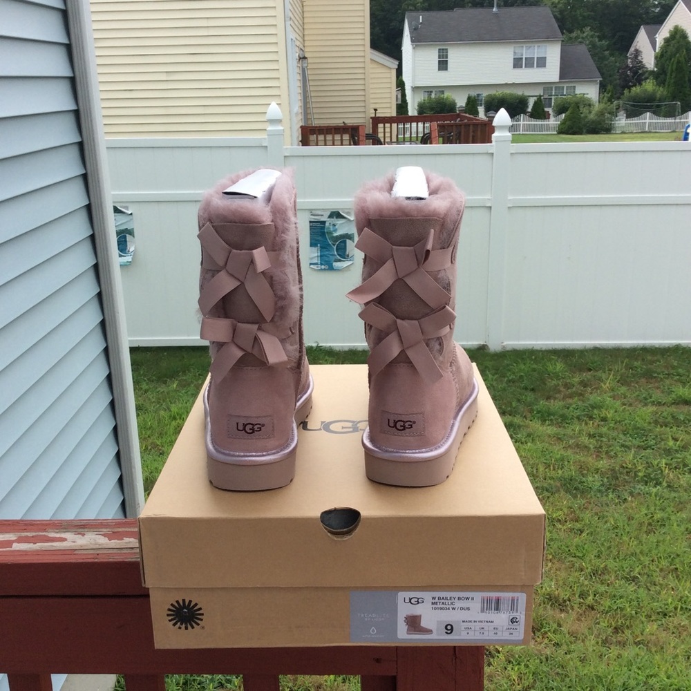 Ugg Bailey Bow II Metallic - Picture 2 of 7